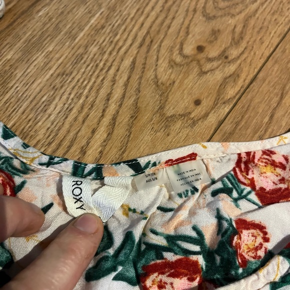 Small Roxy tank top New - Picture 2 of 2